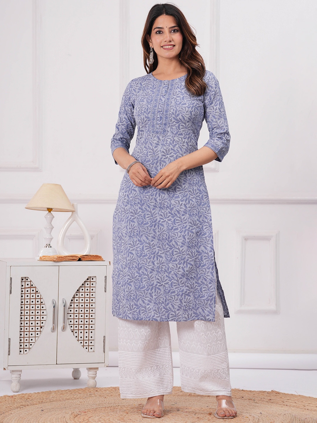 

Nayo Floral Printed Round Neck Pure Cotton Straight Kurta, Blue