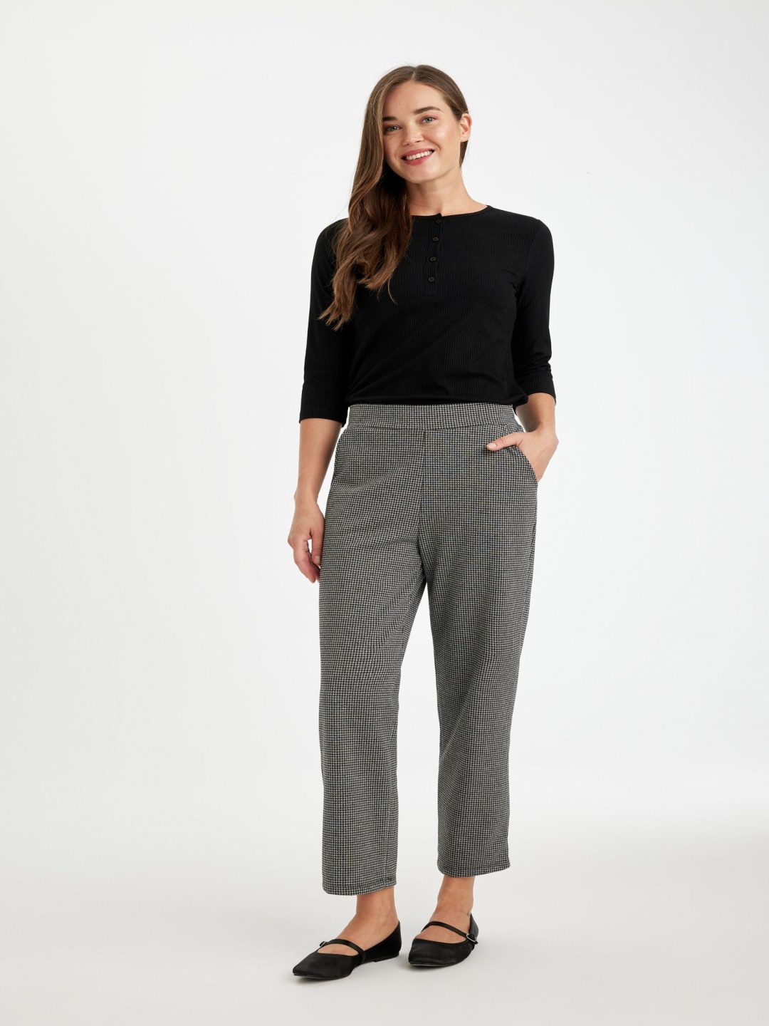

DeFacto Women Mid-Rise Trousers, Grey