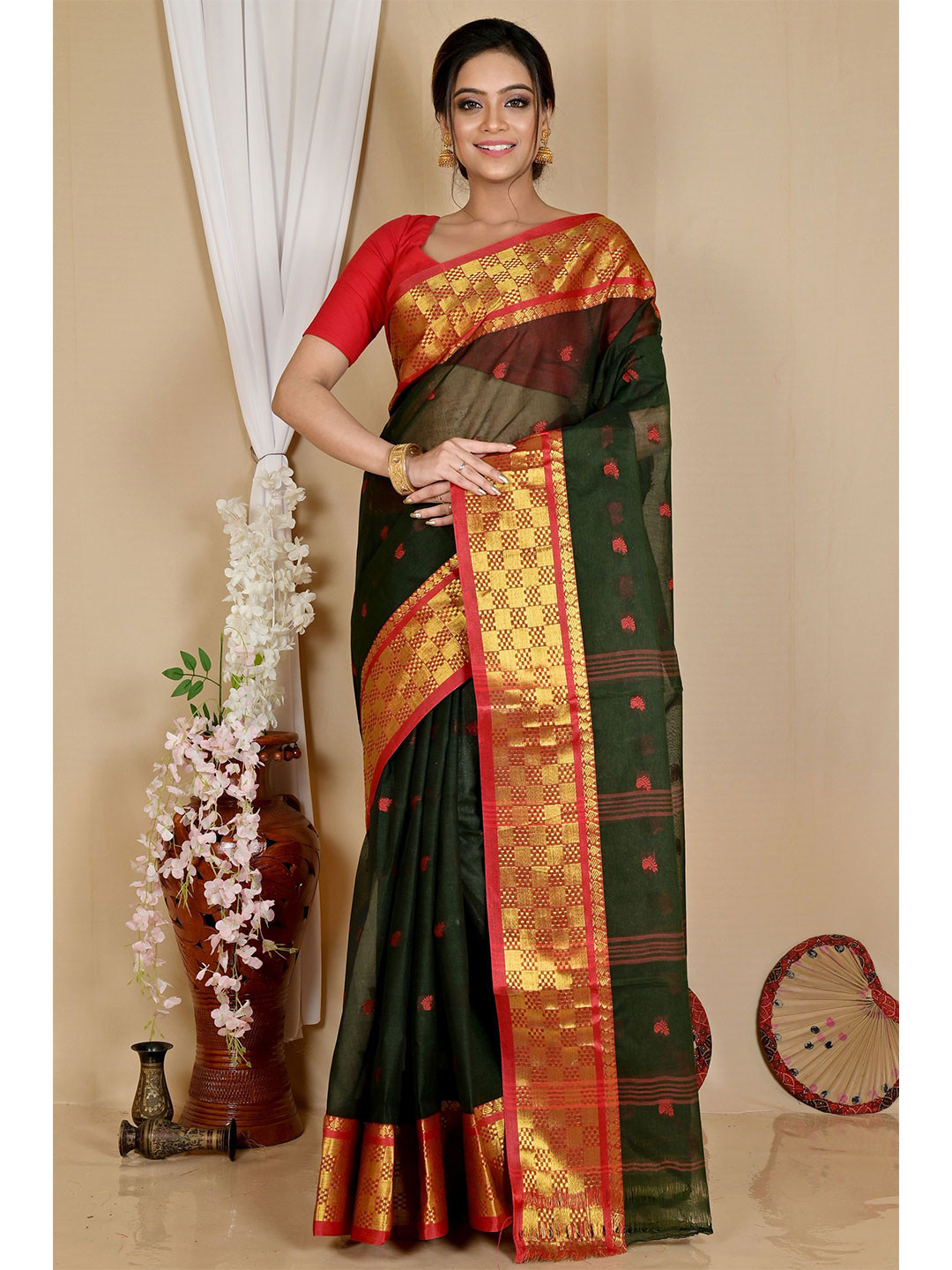 

DipDiya Woven Design Pure Cotton Taant Saree, Green