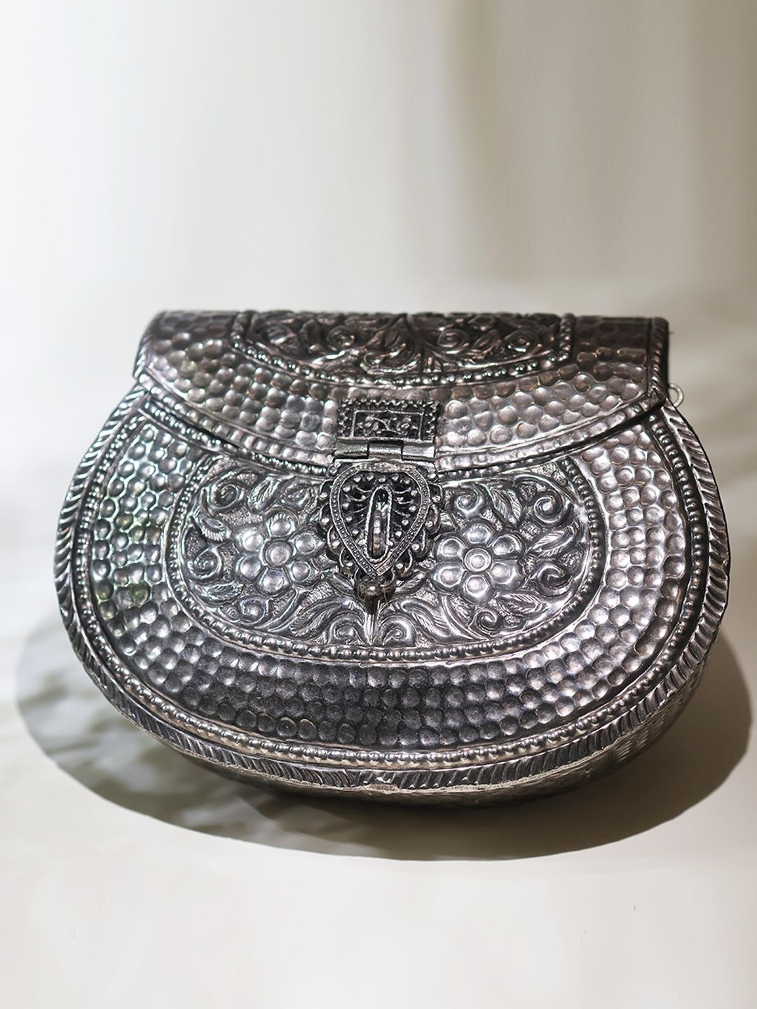 

Tasna Women Floral Printed Structured Sling Bag, Silver