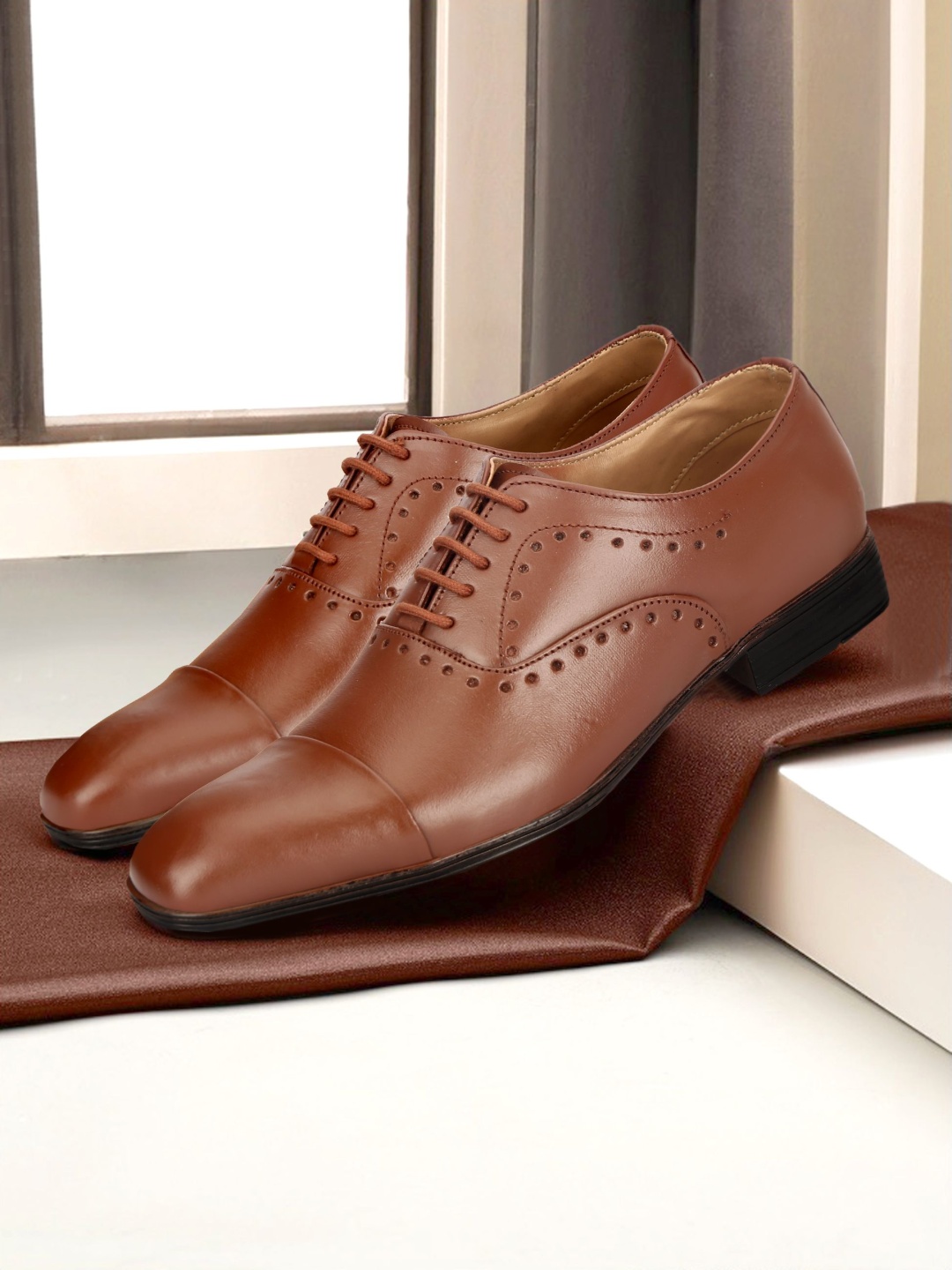 

Provogue Men Leather Formal Oxfords, Tan