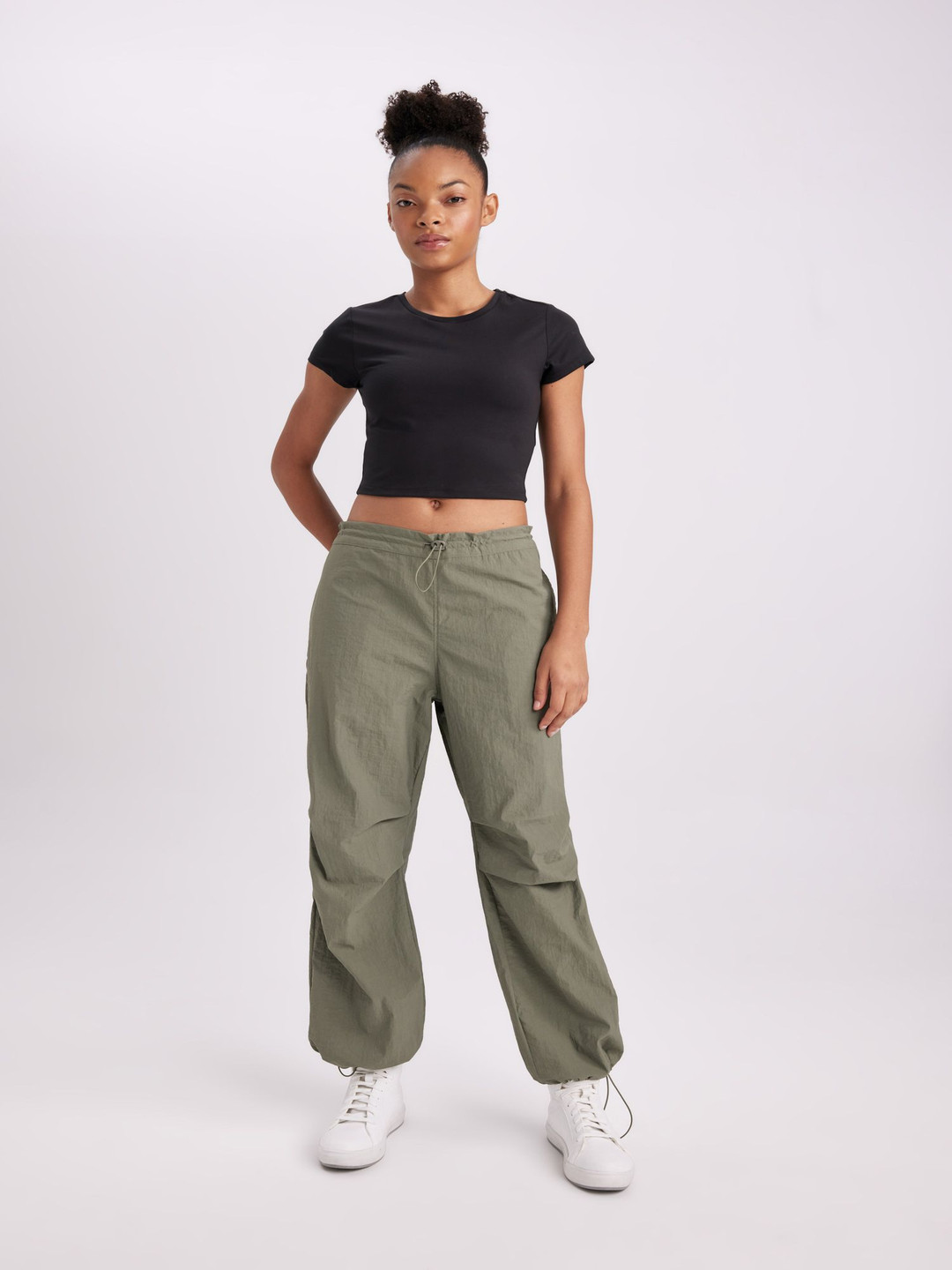 

DeFacto Women Mid-Rise Trousers, Na