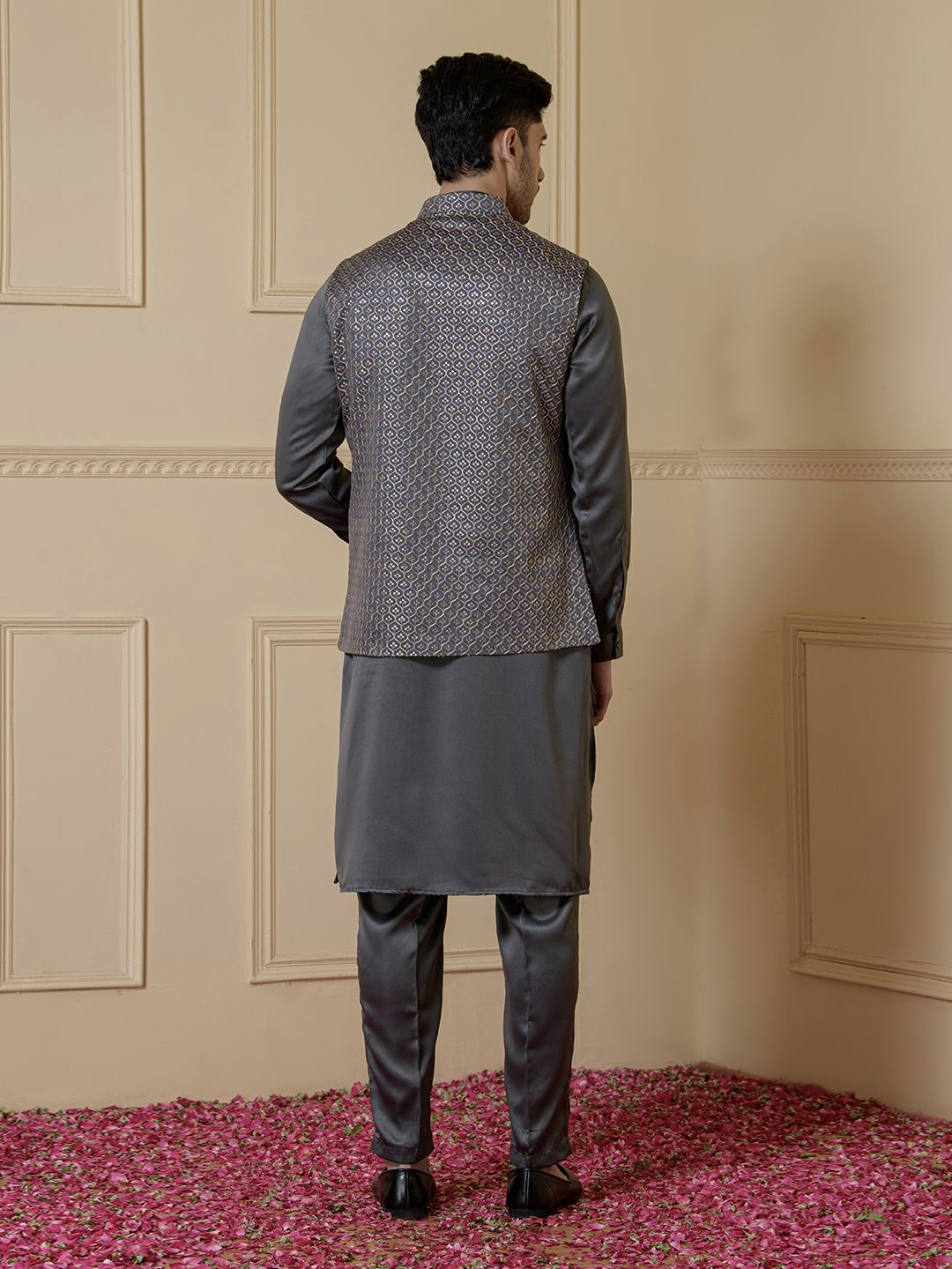 

Satwaa Mandarin Collar Cotton Silk Straight Kurta With Trouser & Nehru Jacket, Grey