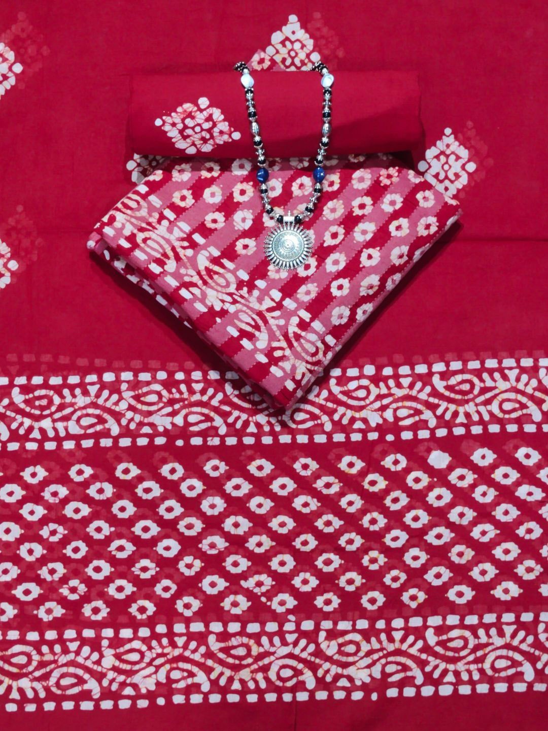 

Farooq Dyeing Floral Printed Batik Pure Cotton Unstitched Dress Material, Red