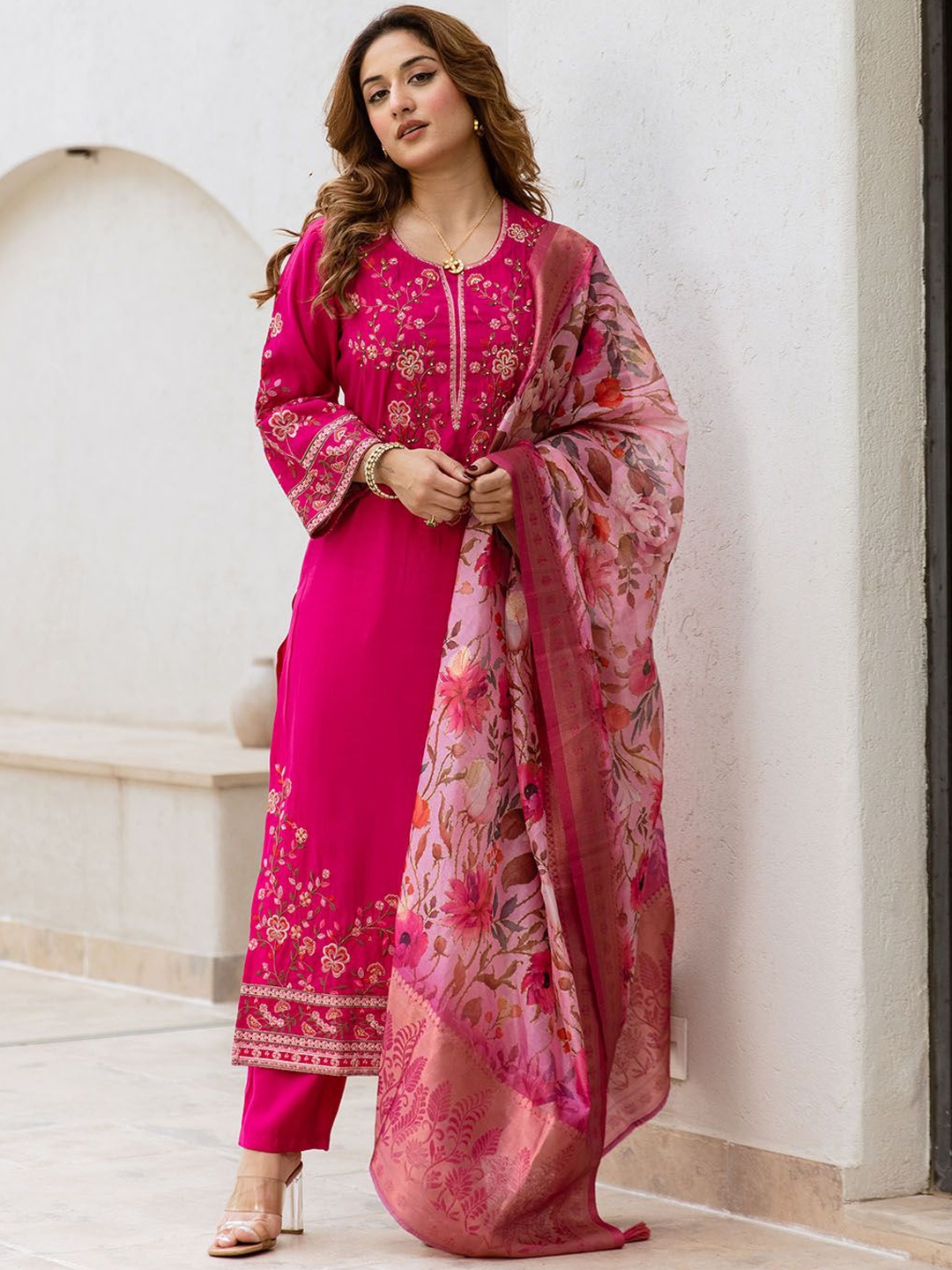 

Ishin Women Printed Regular Kurta with Trousers & With Dupatta, Pink