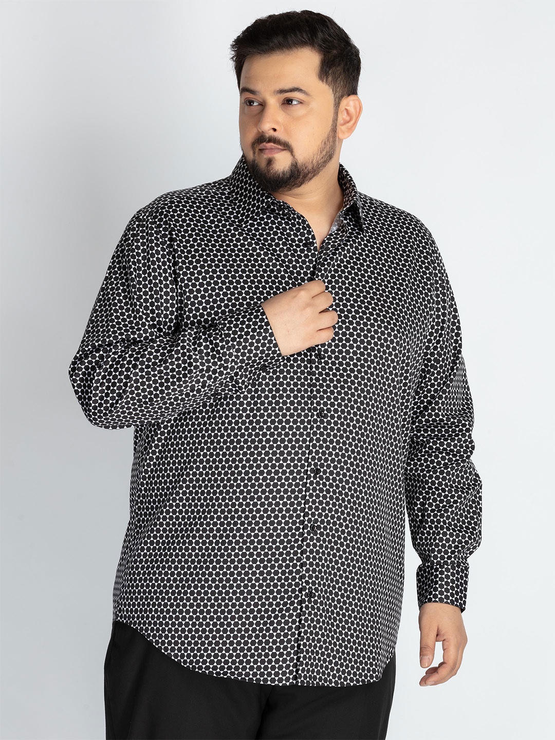 

UNSIZED Men Comfort Oversized Fit Spread Collar Geometric Printed Satin Formal Shirt, Black