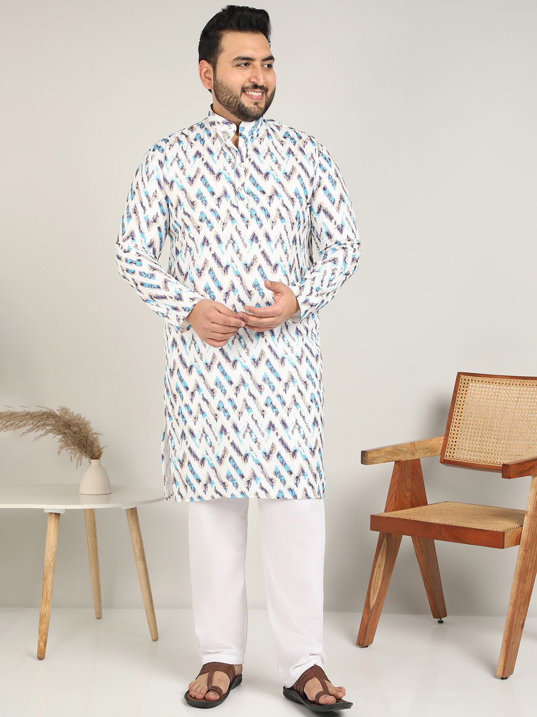 

ADWYN PETER Plus Size Chevron Printed Mandarin Collar Pure Cotton Straight Kurta, White