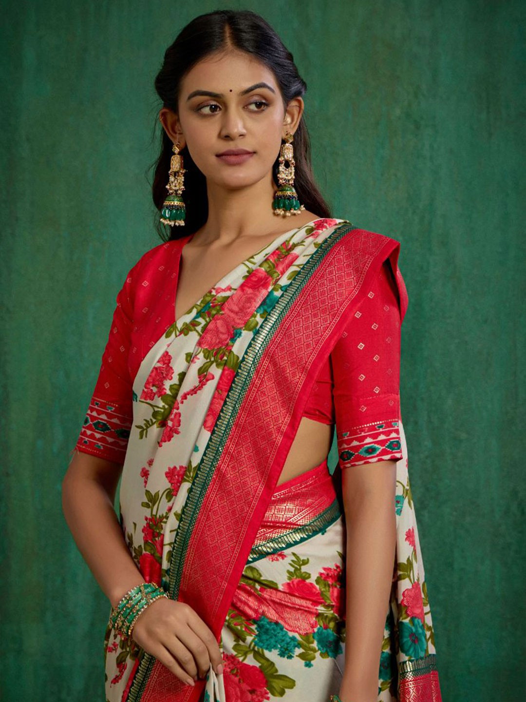 

Sangria Floral Printed Zari Saree, Cream