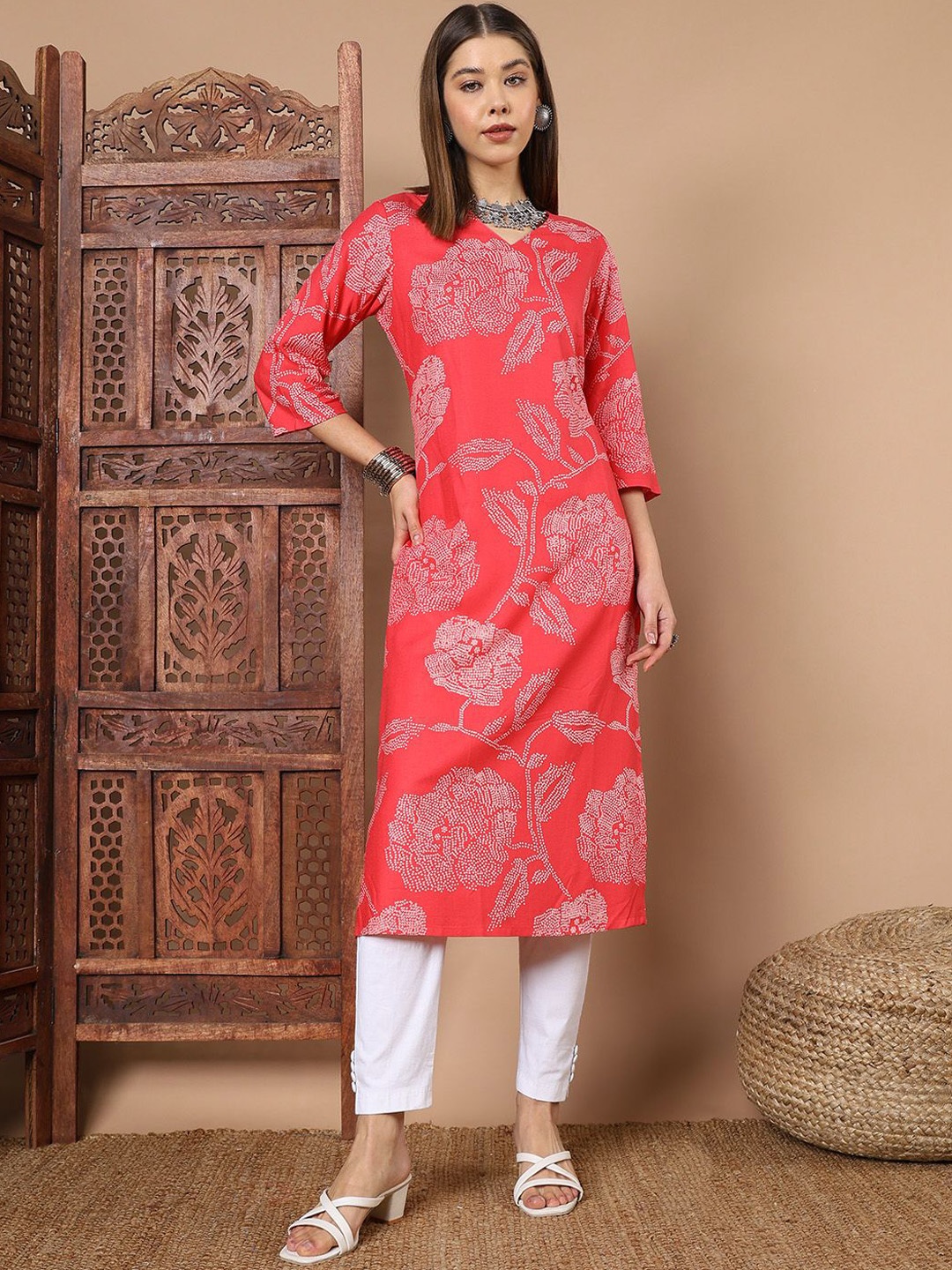 

Anouk Rustic Red Floral Printed V-Neck Straight Kurta