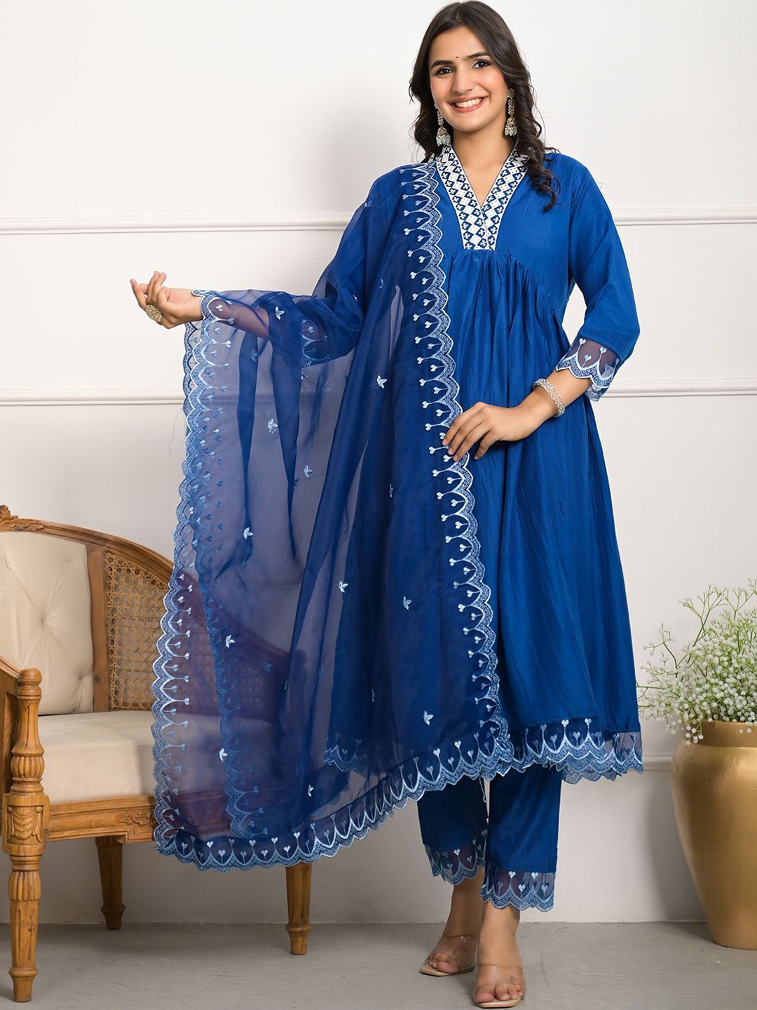 

Meena Bazaar Floral Embroidered V-Neck Empire Anarkali Kurta With Trouser & Dupatta, Blue