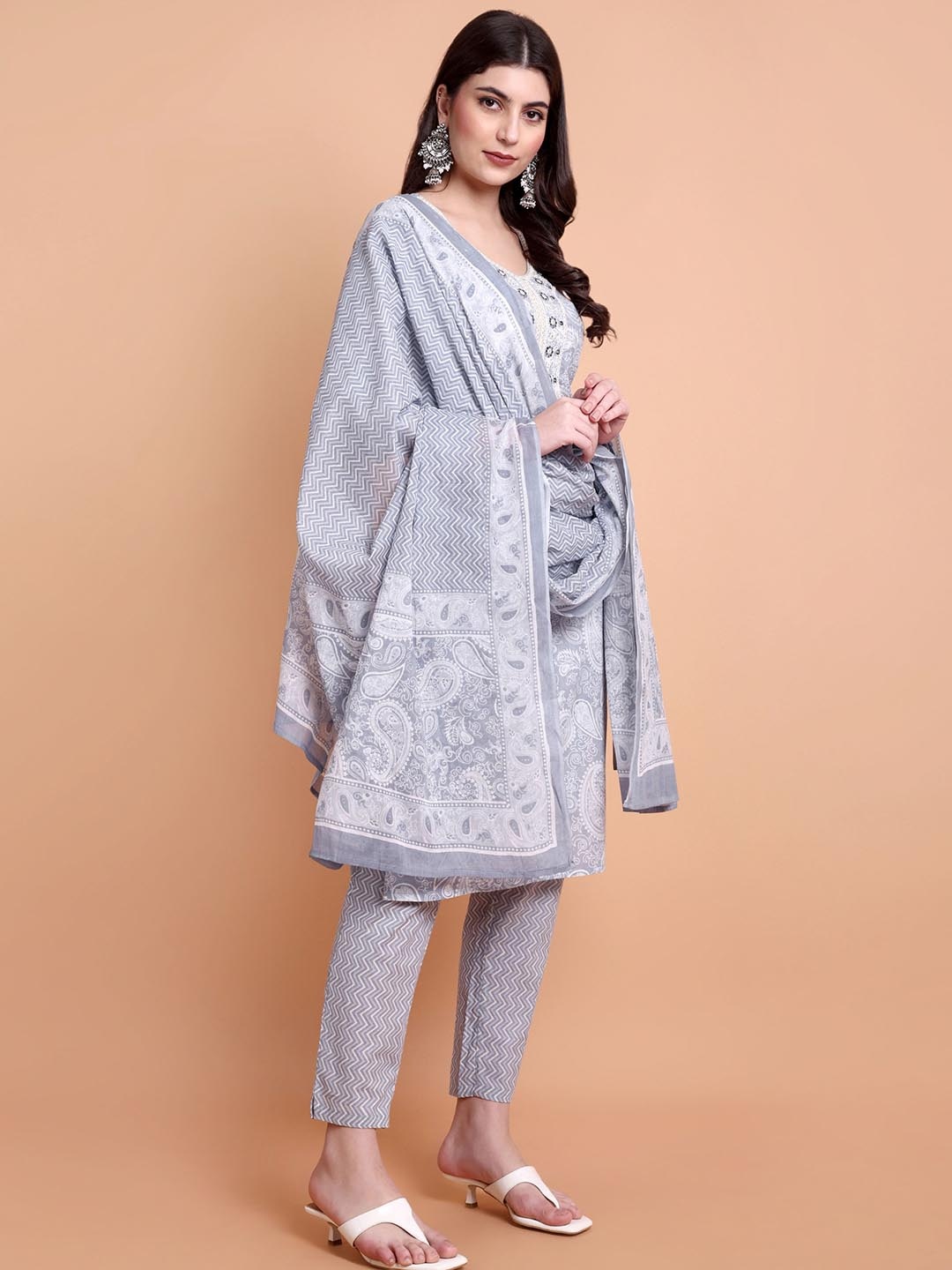 

WILL BOTTOM Women Floral Printed Regular Pure Cotton Kurta with Trousers & With Dupatta, Grey