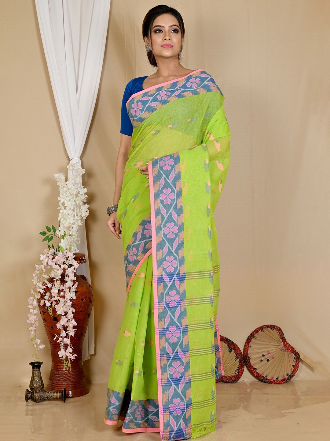 

PuJoy Floral Printed Pure Cotton Handloom Taant Saree, Green
