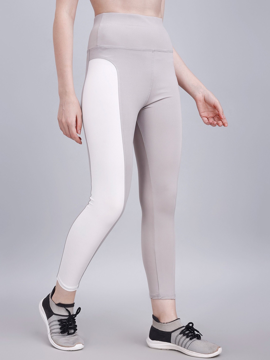 

POOJARAN SAREE Colourblocked High Rise Tights, Grey