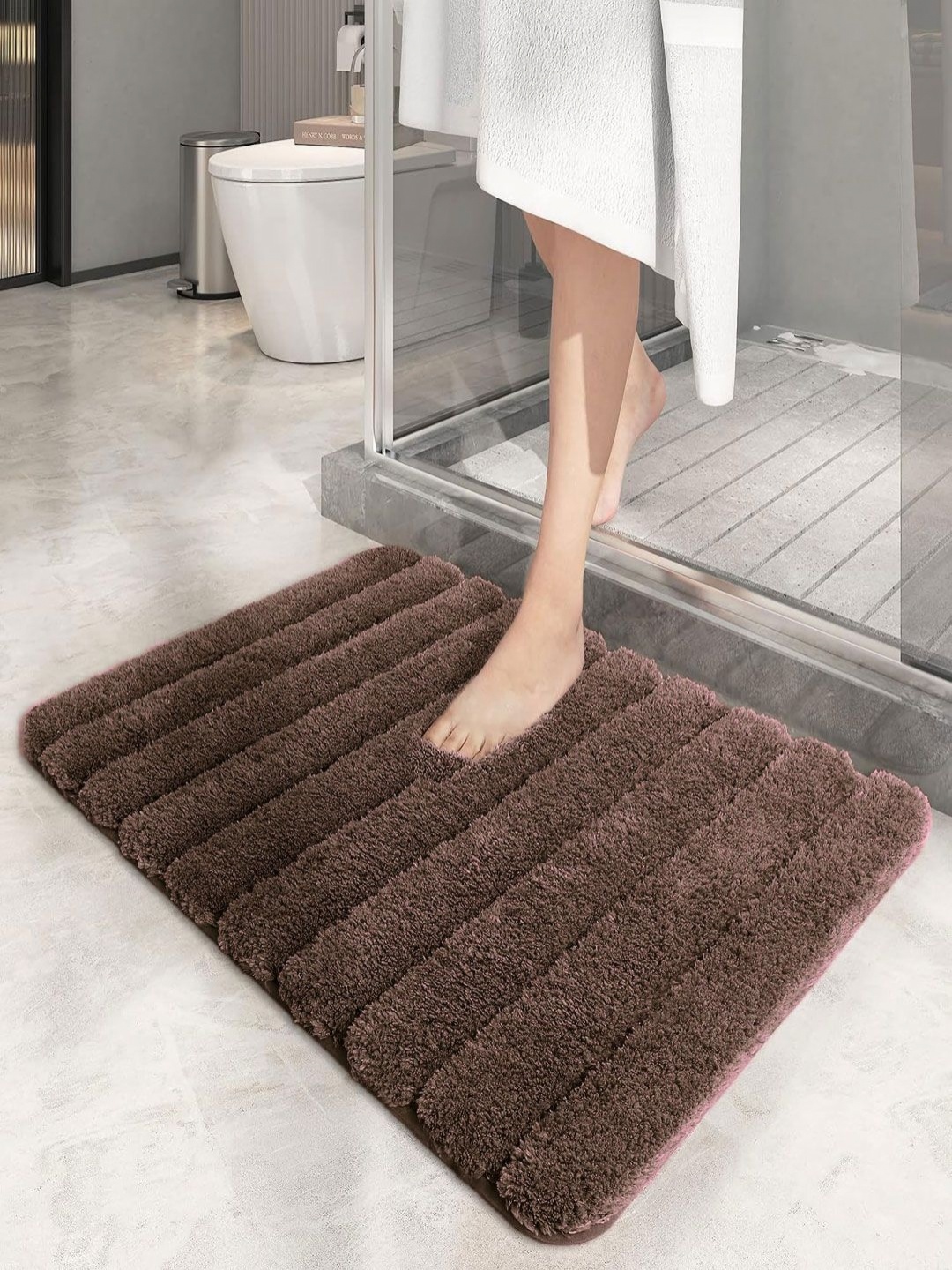 

LUXEHOME INTERNATIONAL Toronto Choco Textured Super Soft Microfiber Non-Slip Bathroom Mat, Brown
