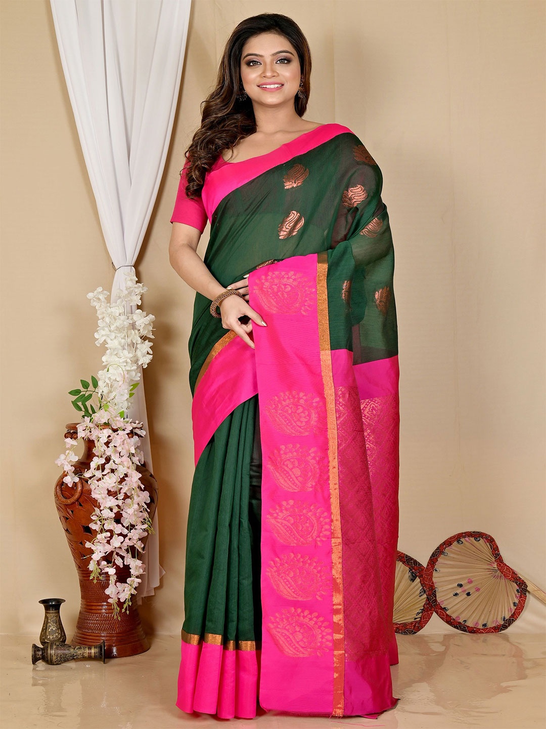 

DipDiya Ethnic Motifs Handloom Taant Saree, Green