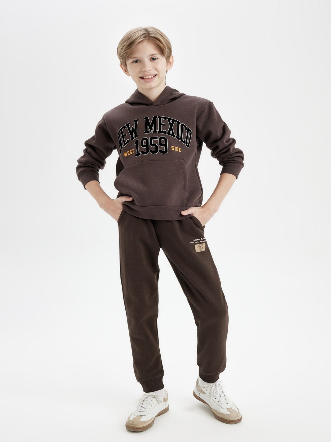 

DeFacto Boys Mid- Rise Regular Fit Joggers, Brown