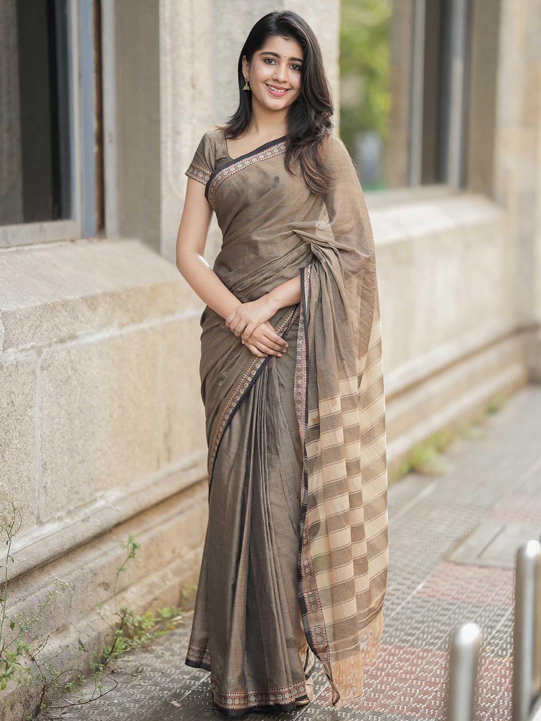 

DEVIKA TEXTILES Pure Cotton Narayan Peth Saree, Beige