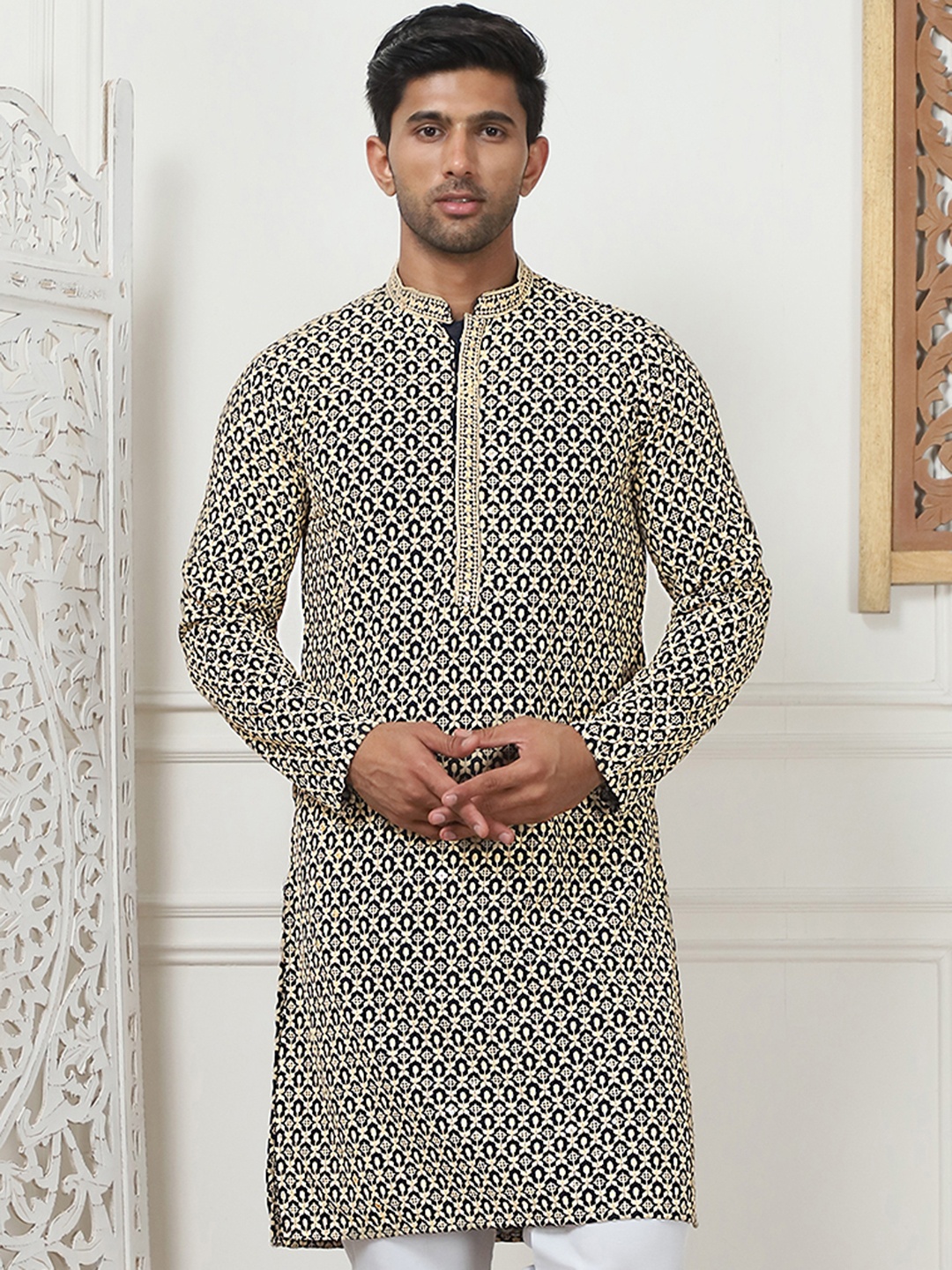 

Anouk Beige Geometric Embroidered Mandarin Collar Straight Kurta