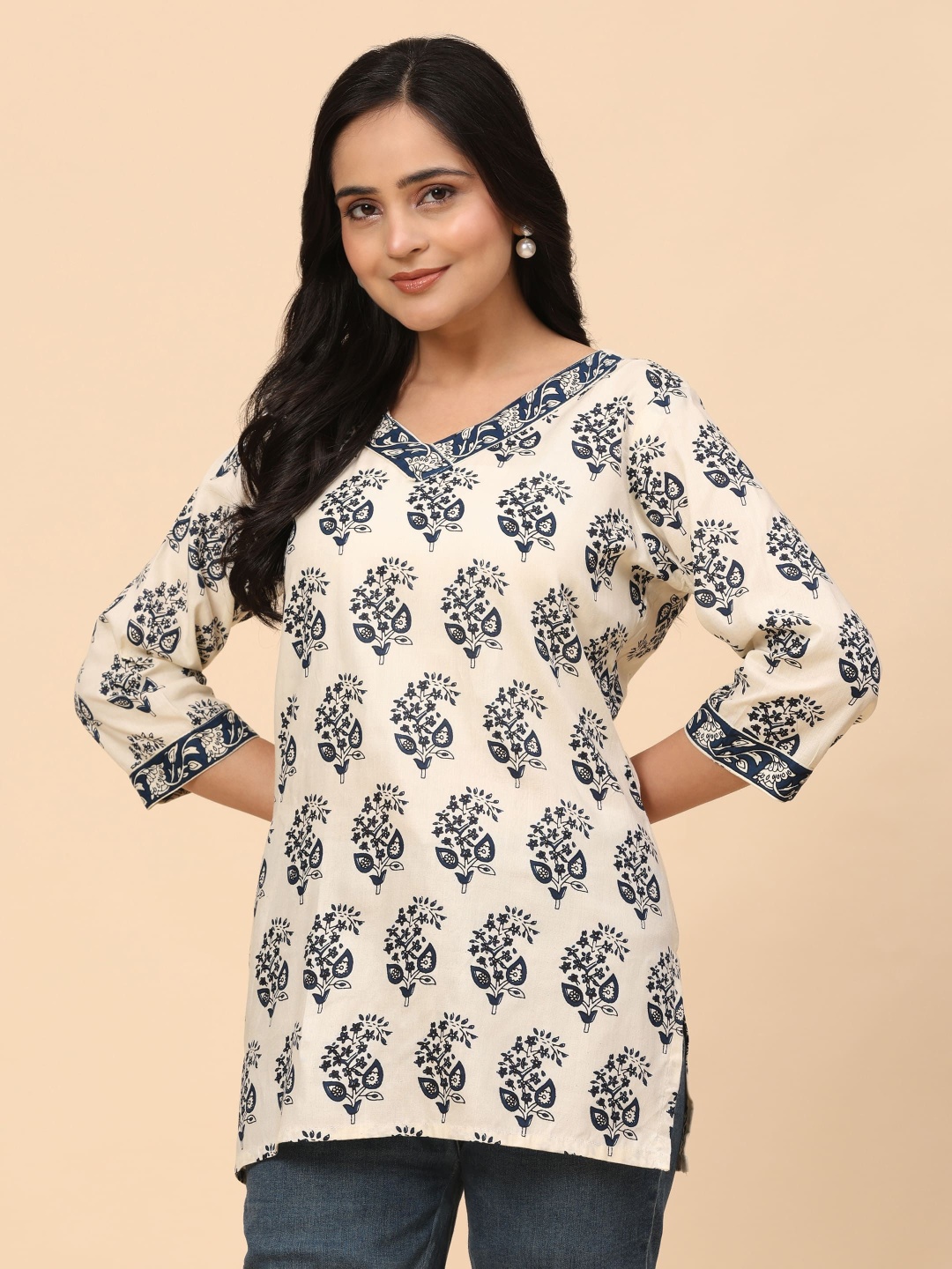 

Smartyhub Women Floral Printed Thread Work Floral Kurta, Cream