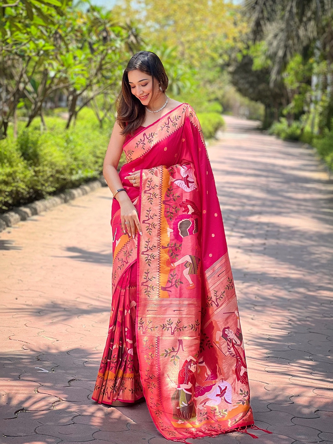 

HEER FASHION Woven Design Zari Paithani Saree, Pink