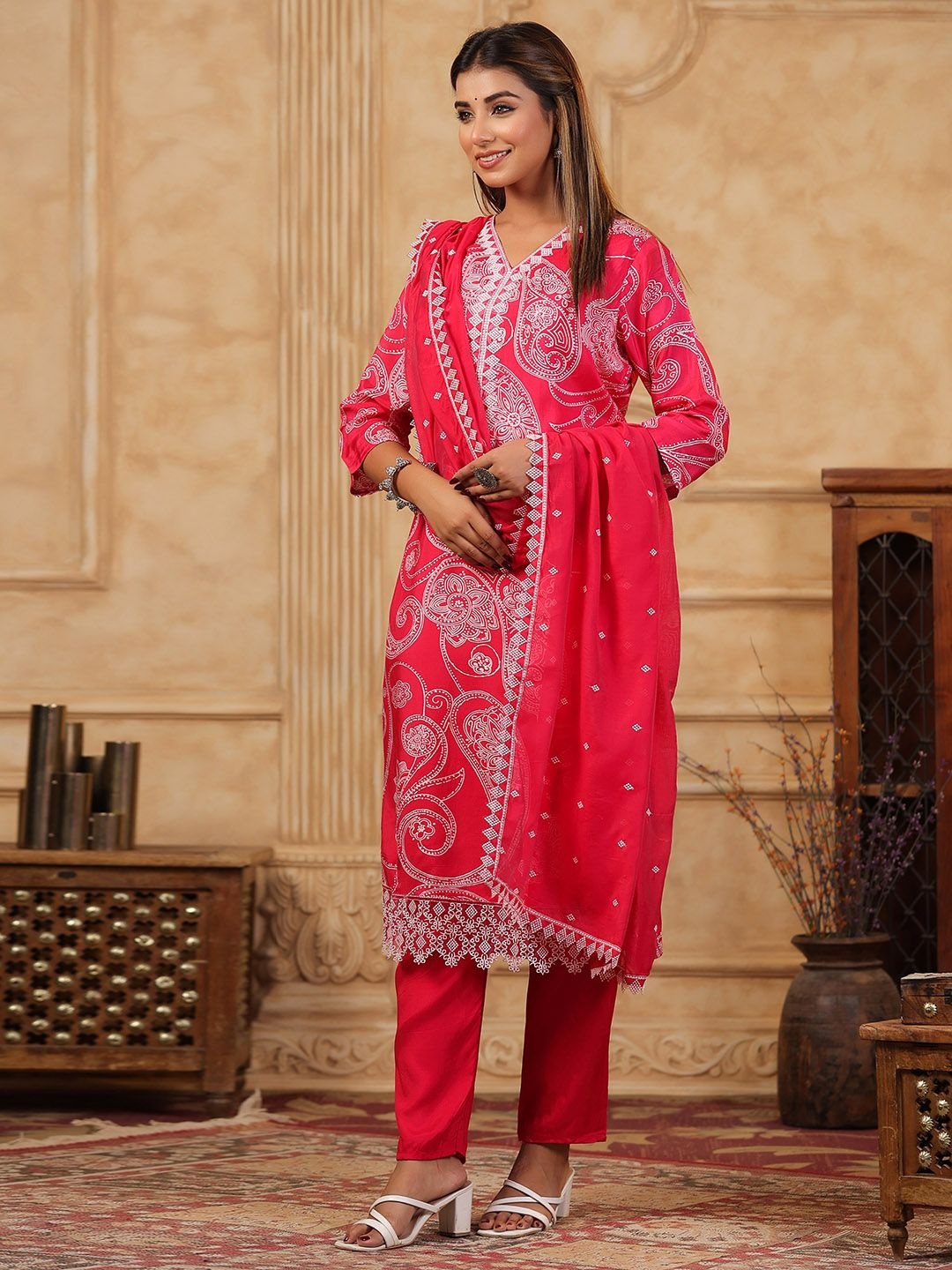 

Meena Bazaar Floral Printed V-Neck Thread Work Straight Kurta With Trouser And Dupatta, Pink