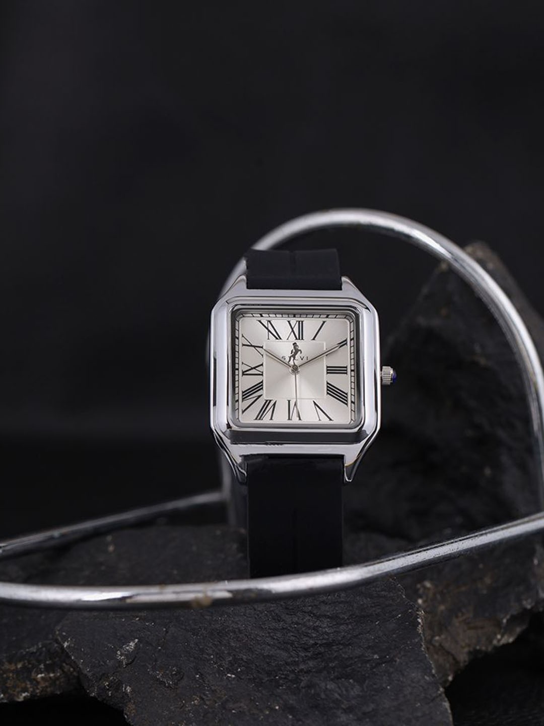 

Sylvi Men Patterned Dial & Straps Analogue Watch opus-white-silver-black