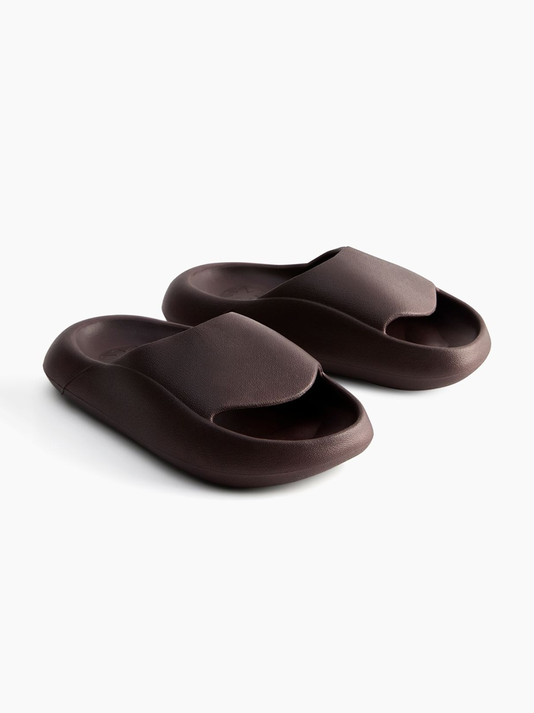 

Ludic Unisex Solid Sliders, Brown