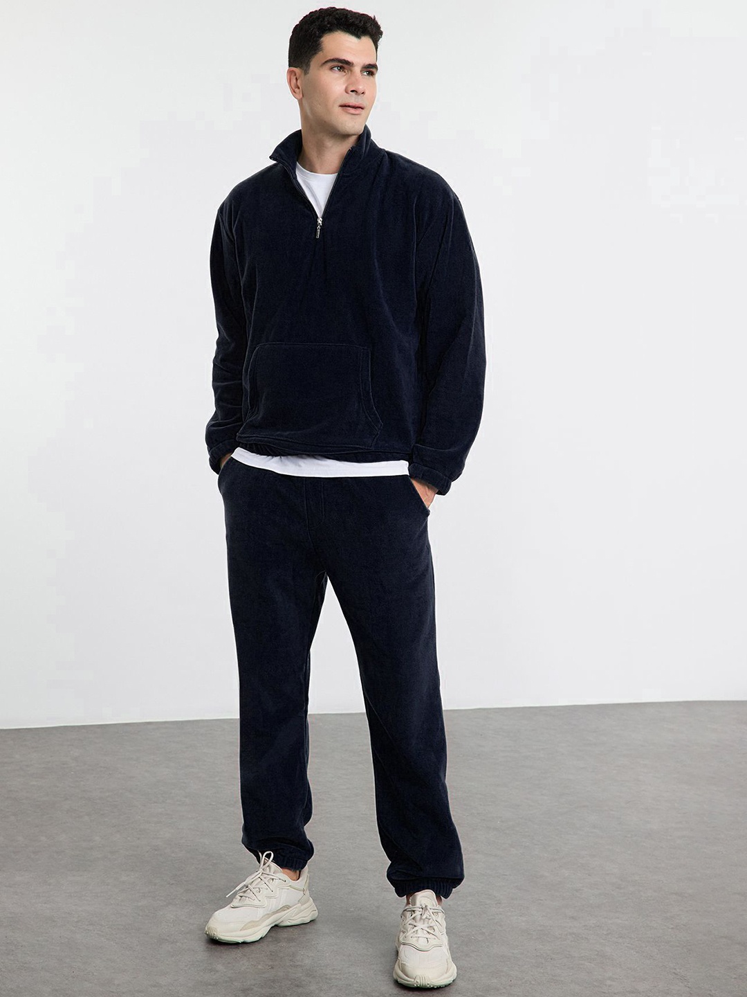 

Trendyol Men Mock Collar Tracksuits, Navy blue