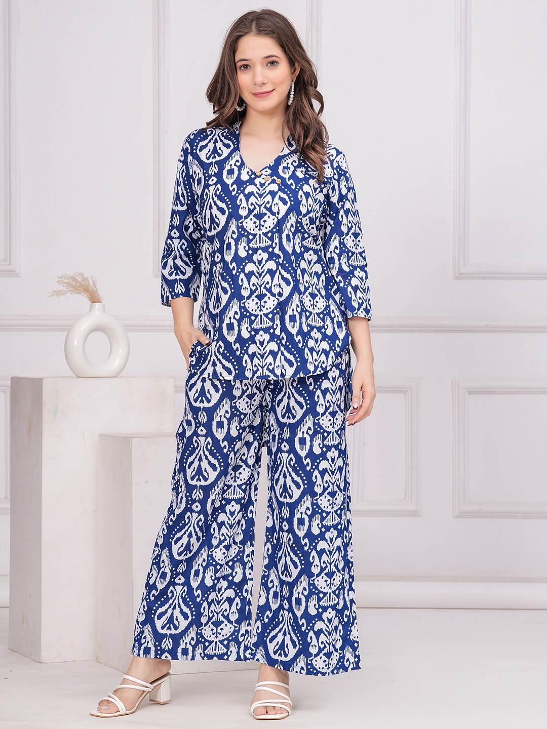 

SHOPAXIS Ethnic Motifs Printed Mandarin Collar Pure Cotton Tunic And Palazzos, Blue
