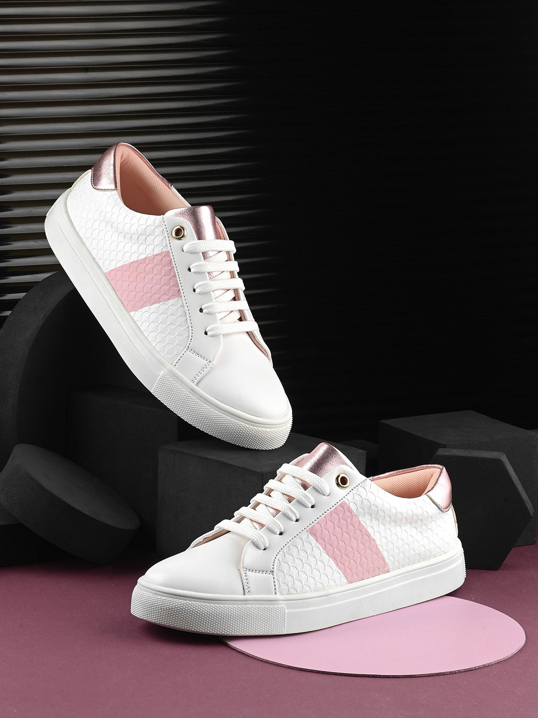 

The Roadster Lifestyle Co. Women Round Toe Lightweight Sneakers, White