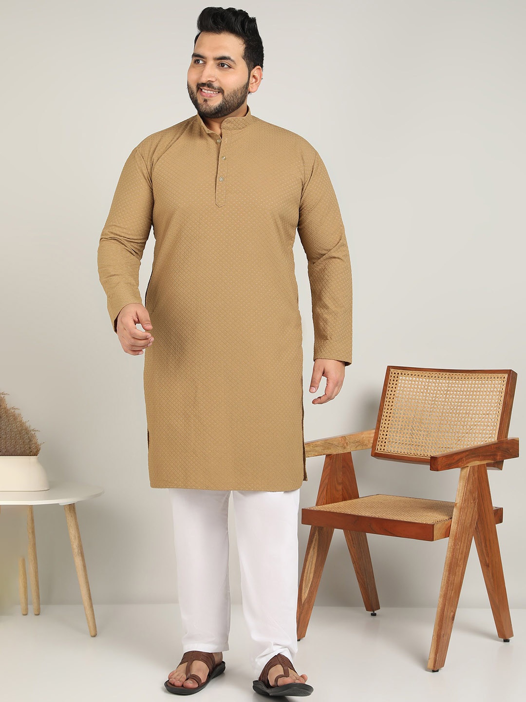 

ADWYN PETER Men Embroidered Asymmetric Mandarin Collar Kurta, Beige