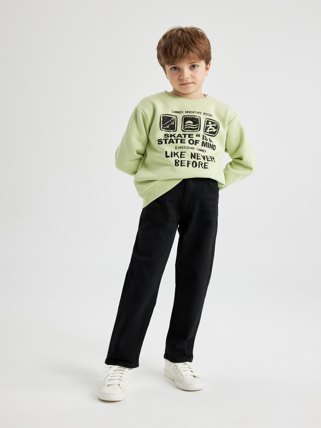

DeFacto Boys Mid - Rise Chinos Trousers, Na