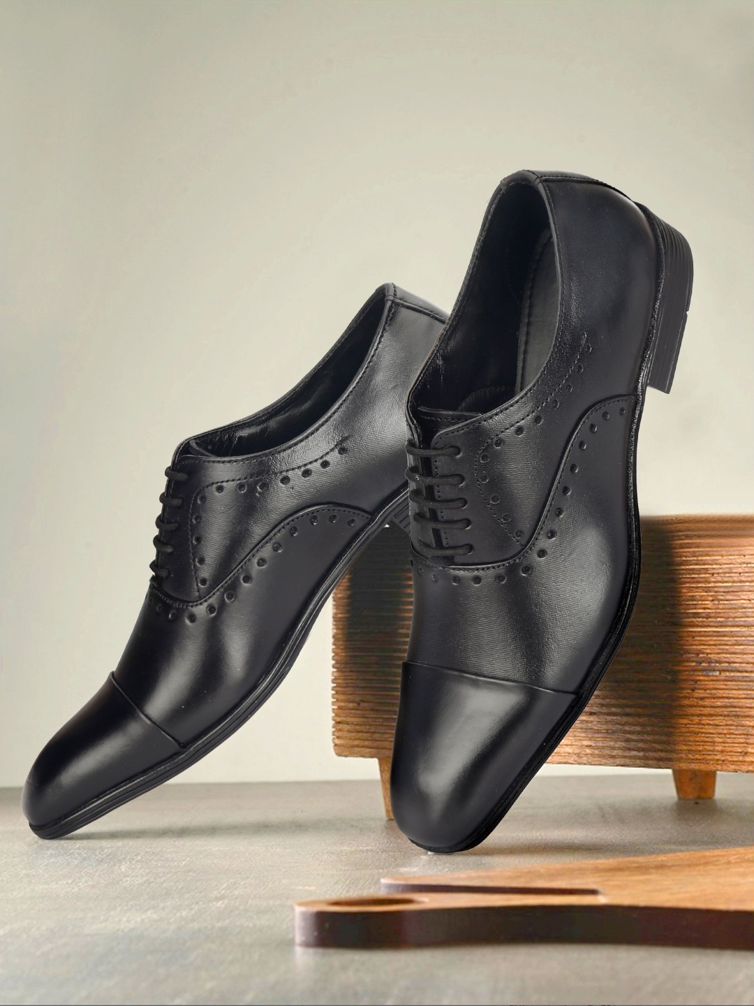 

Provogue Men Leather Formal Oxfords, Black