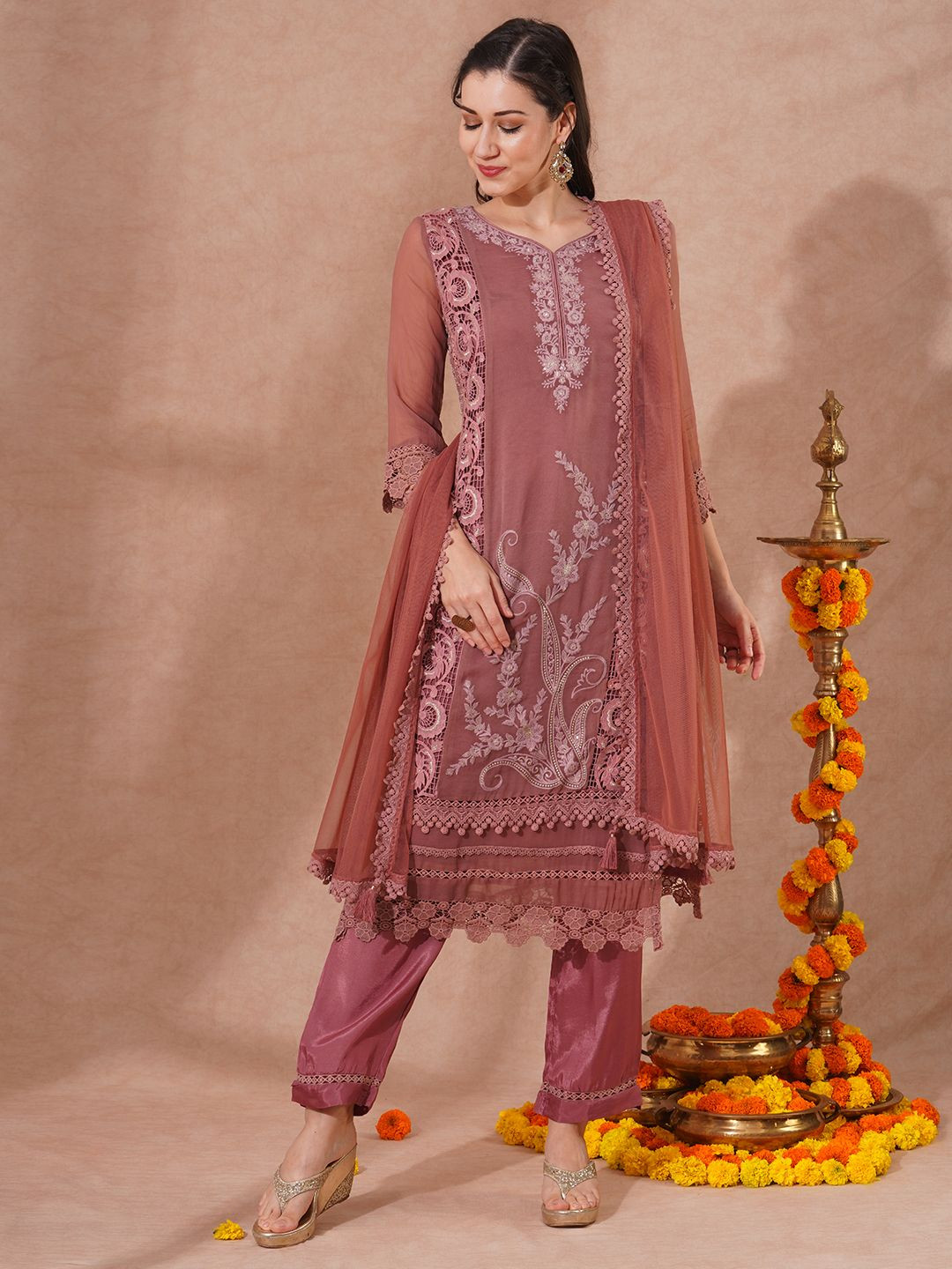 

FASHOR Floral Embroidered V Neck Thread Work Straight Kurta With Trousers And Dupatta, Mauve