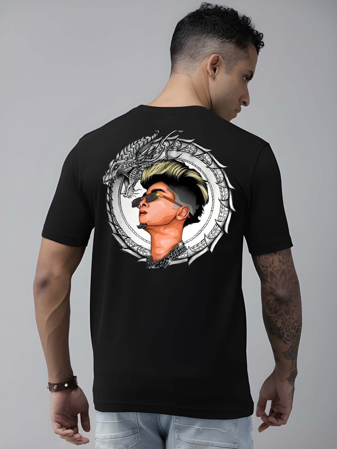 

BOWLIFESTYLE Men Graphic Printed Round Neck Cotton T-shirt, Black