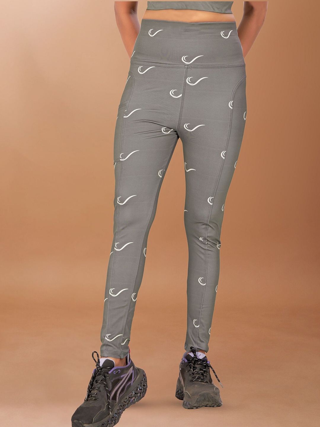

POOJARAN SAREE Printed High Rise Tights, Grey