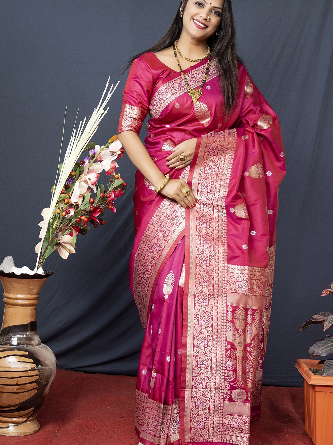 

amirat Woven Design Pure Silk Banarasi Saree, Magenta
