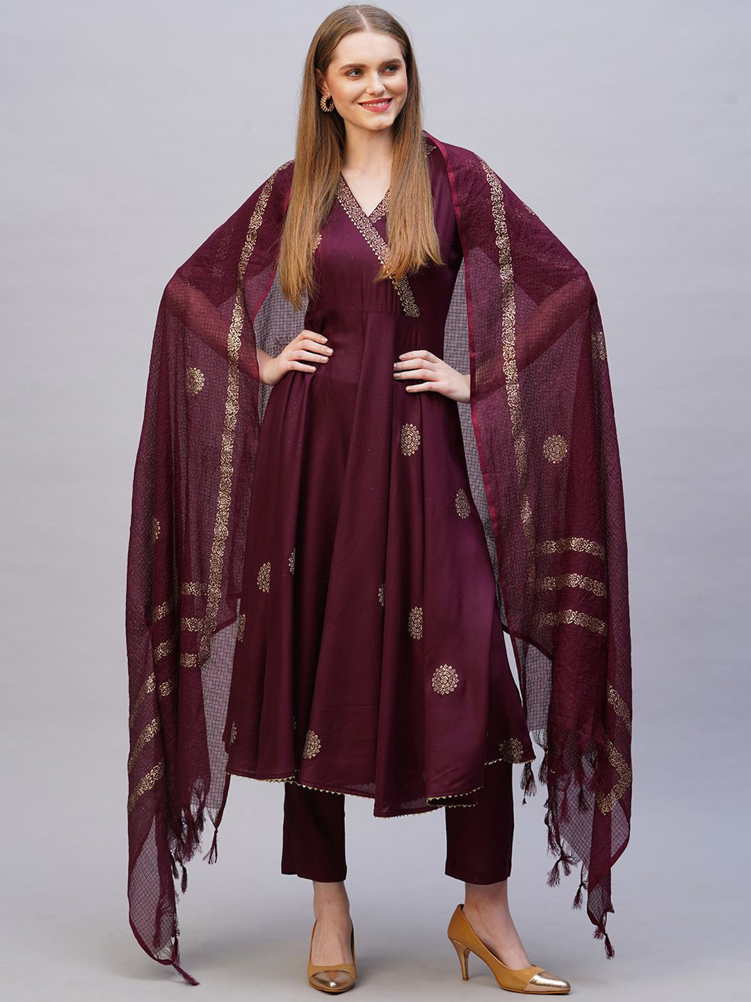 

DIVASTRI Women Printed Regular Kurta with Trousers & With Dupatta, Maroon