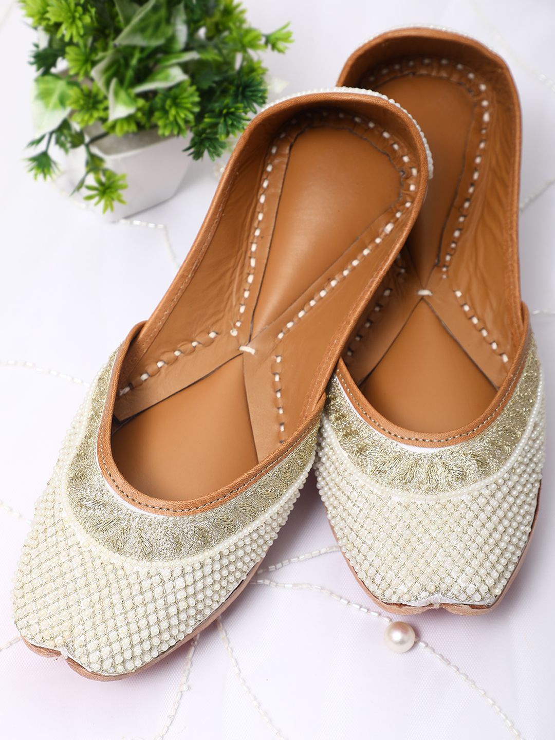 

Nysah Women Embellished Ethnic Mojaris, White