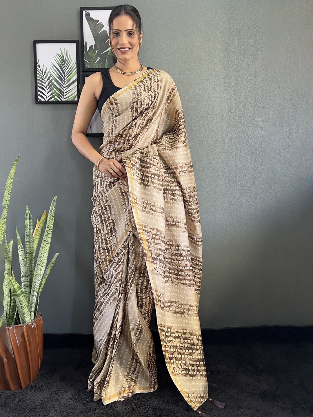 

A TO Z CART Bandhani Printed Saree with Blouse Piece, Brown