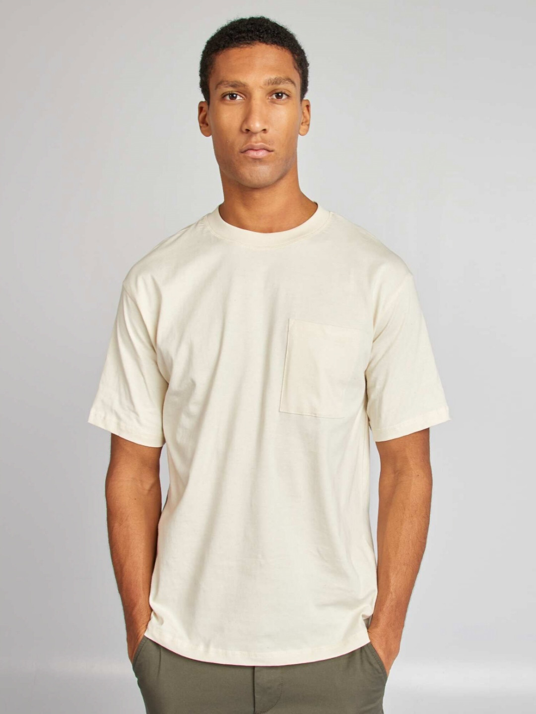 

KIABI Men Solid Round Neck Cotton T-shirt, White