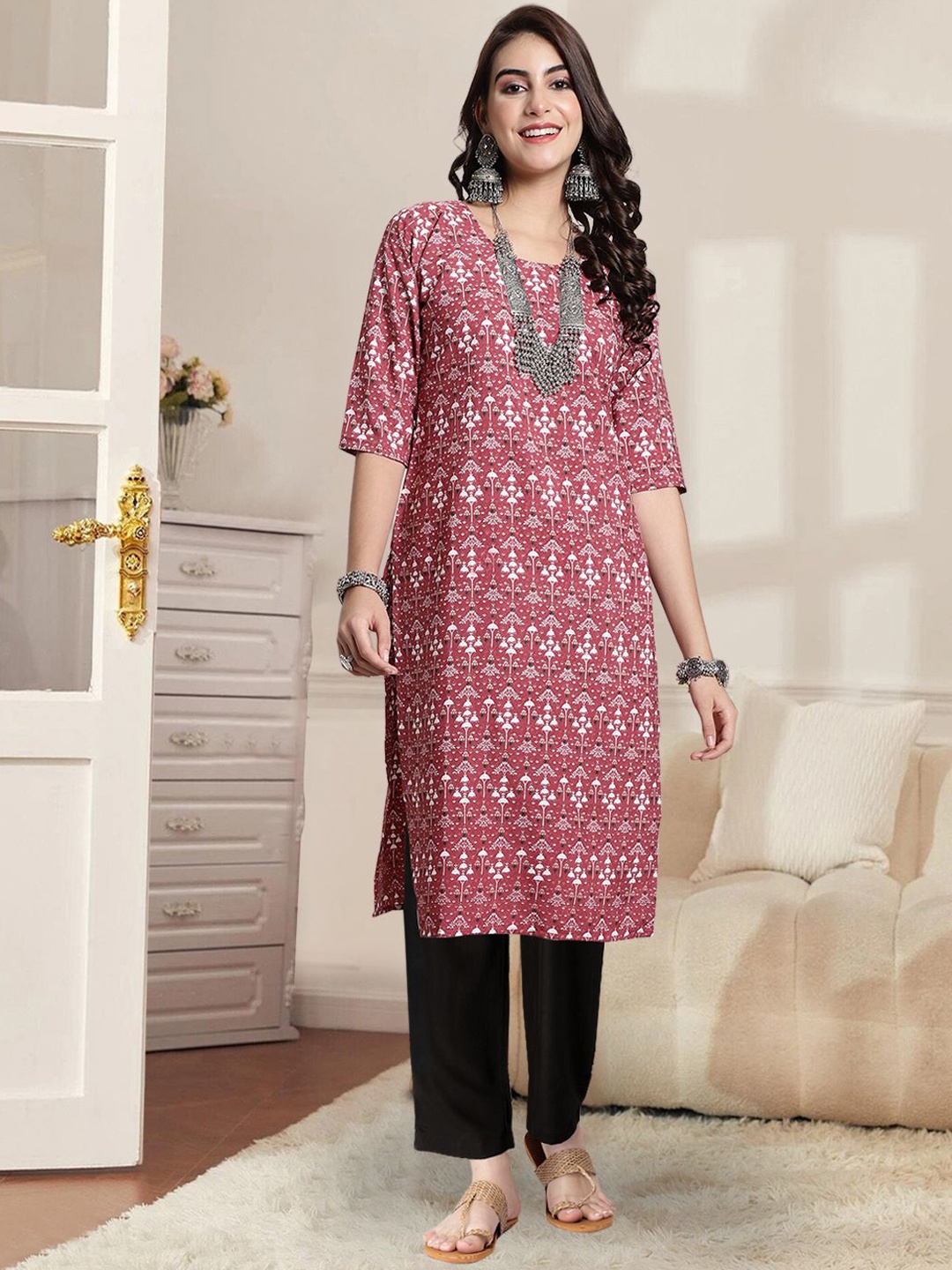 

7Threads Ethnic Motifs Printed Round Neck Straight Kurta With Trouser, Pink