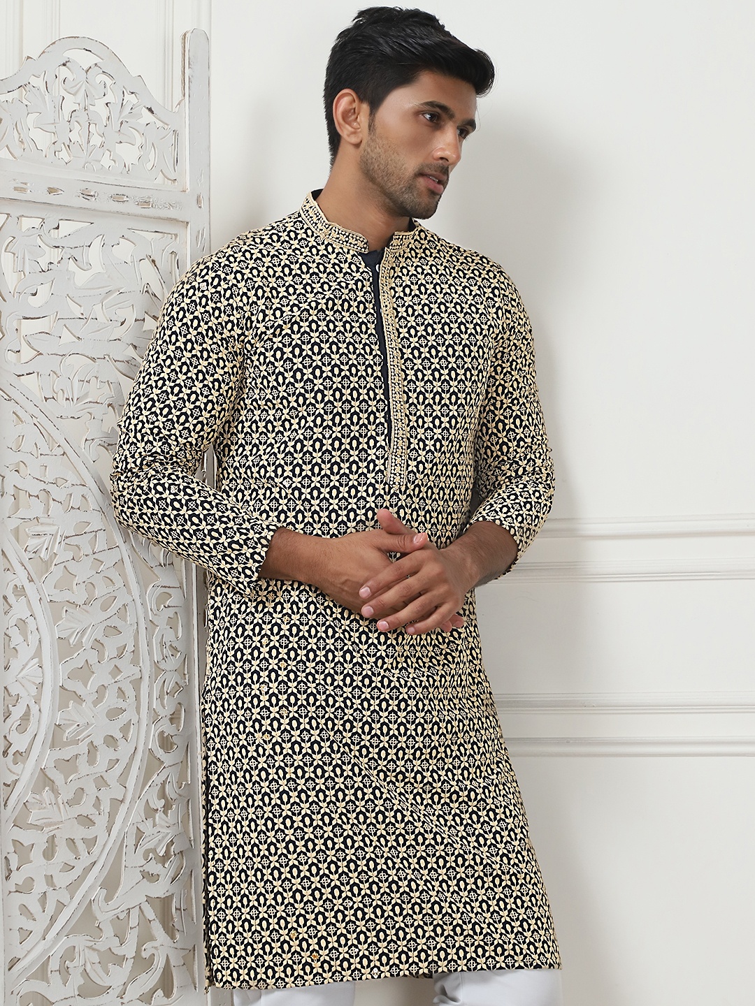 

Anouk Beige Geometric Embroidered Mandarin Collar Straight Kurta