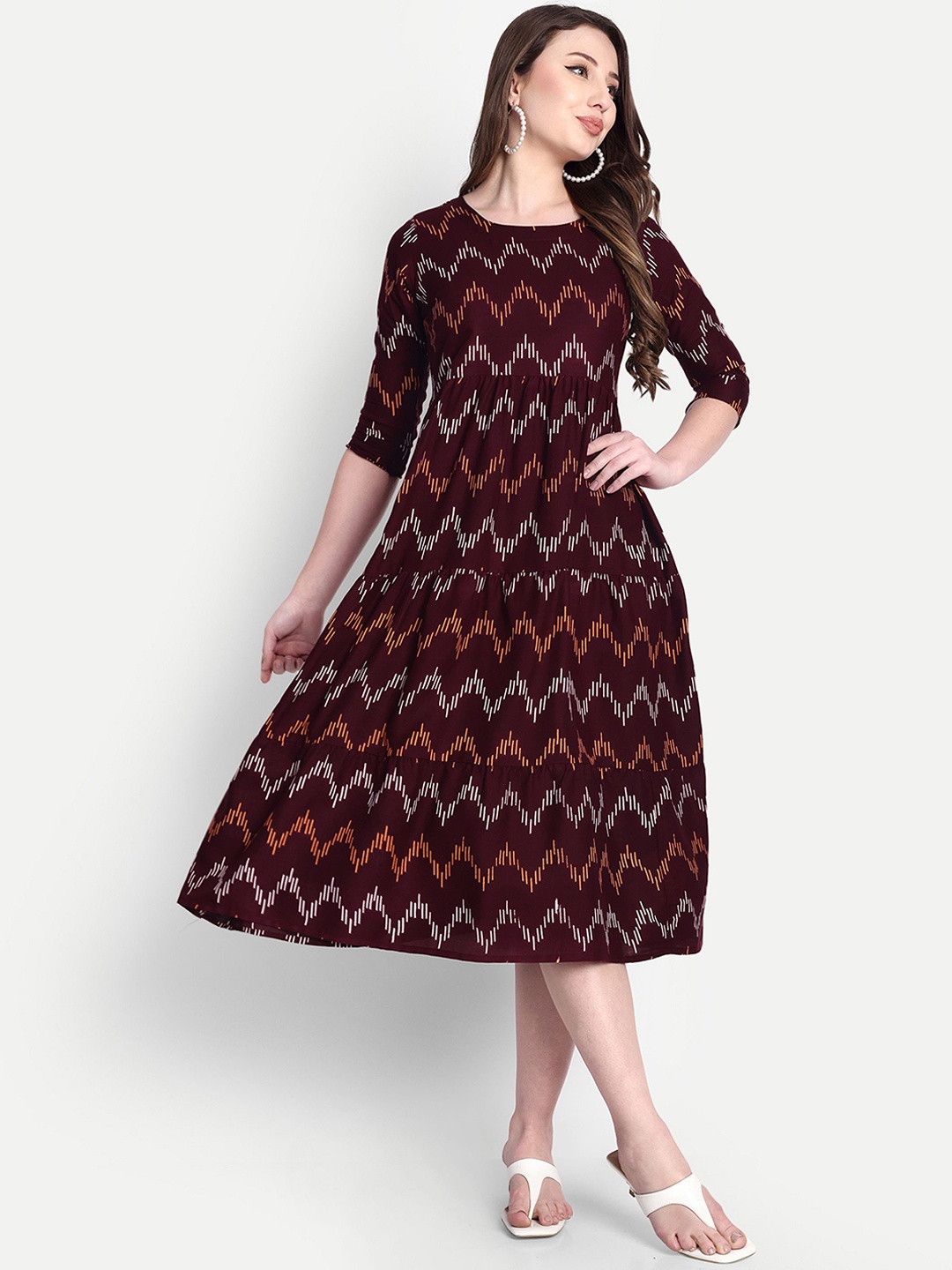 

Hujum Chevron Printed Round Neck A-Line Kurta, Brown