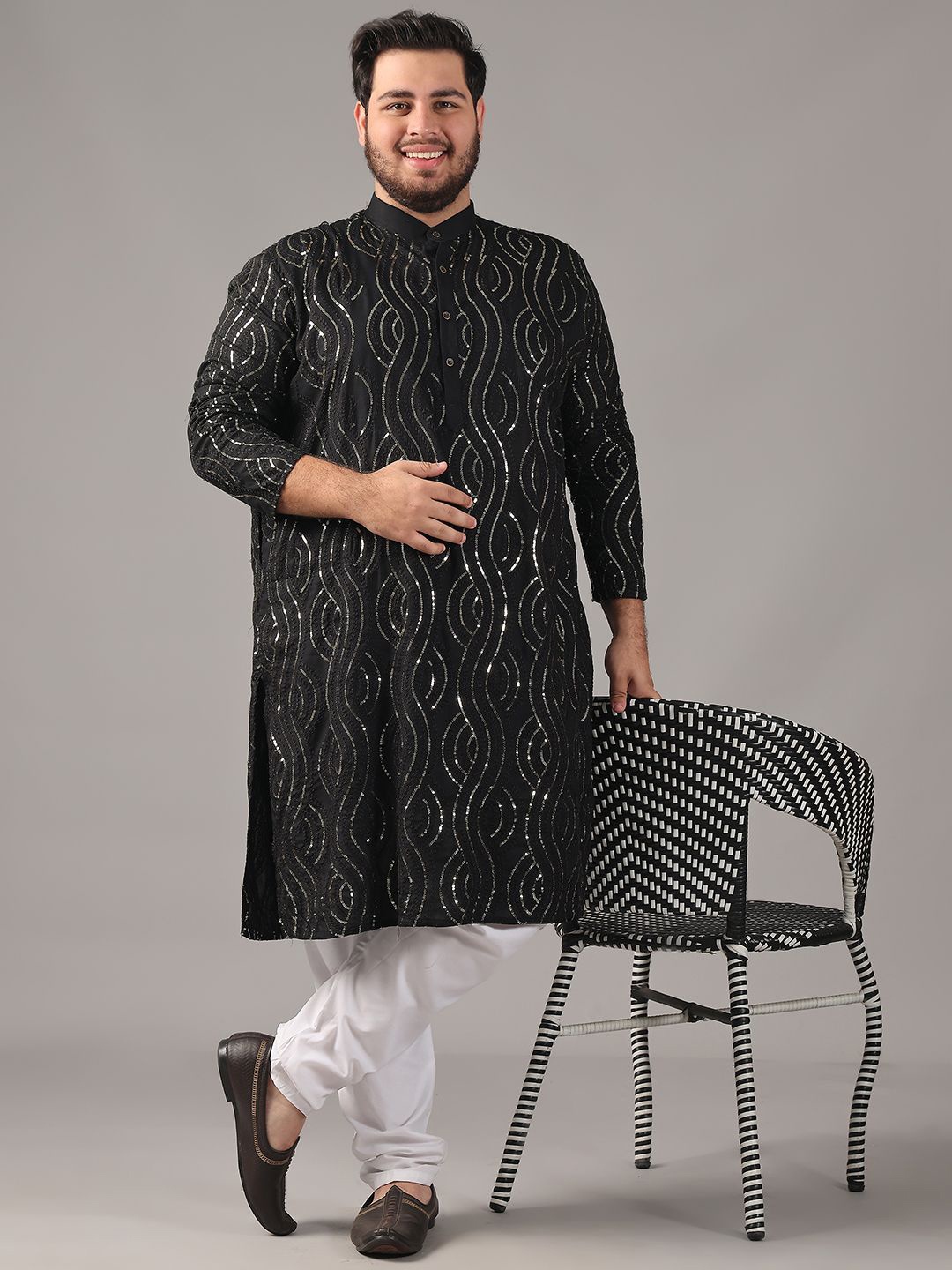

SOJANYA PLUS Plus Size Men Floral Embroidered Pure Cotton Straight Kurta & Pyjamas, Black