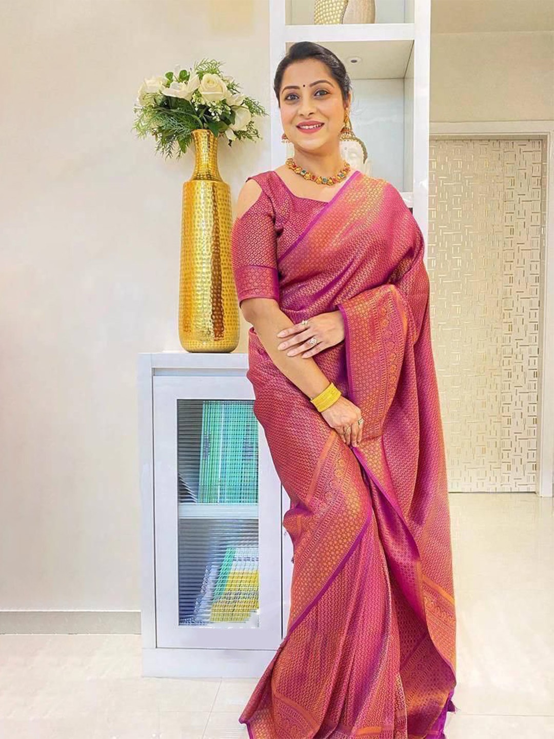 

Manu Designer Woven Design Zari Saree, Pink