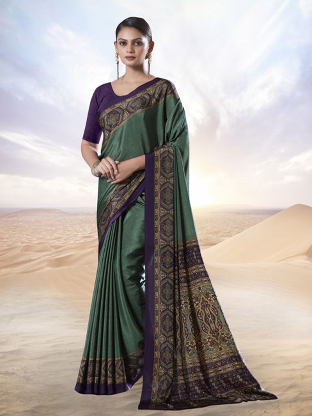 

Jaanvi Printed Pure Crepe Saree With Blouse Piece, Green