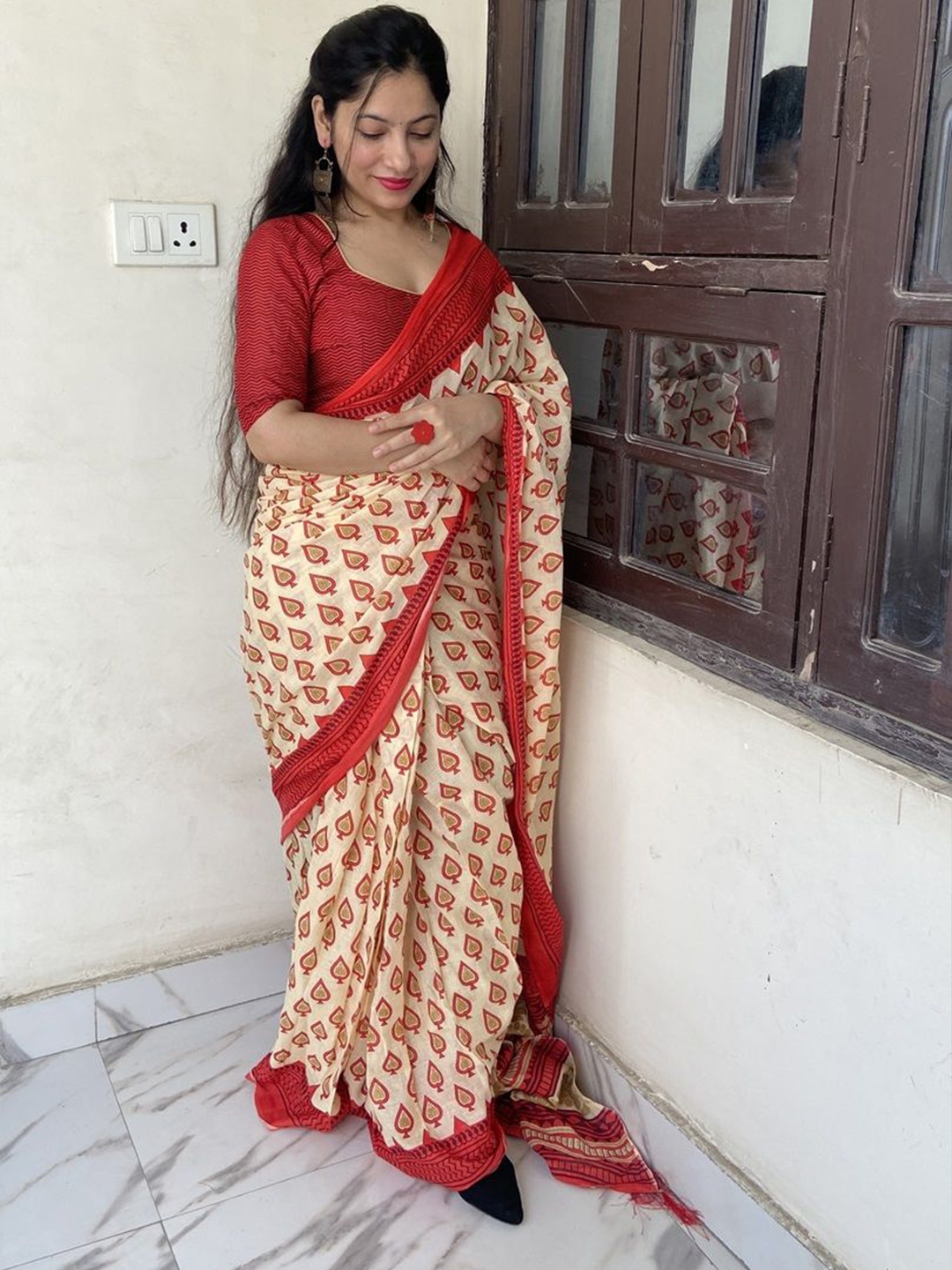 

HERE&NOW Women Ethnic Motifs Pure Cotton Ikat Saree, Beige