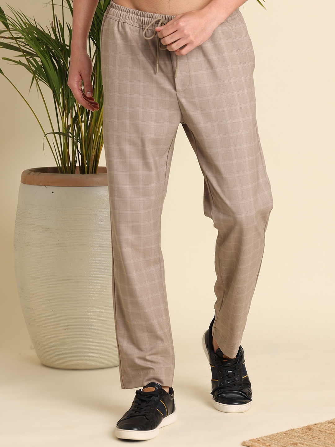 

RIGS AND RAGS Men Relaxed Straight Leg Straight Fit Wrinkle Free Trousers, Beige
