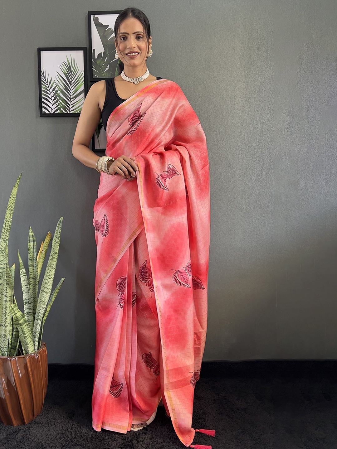 

A TO Z CART Floral Saree, Red